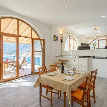 Phellos Villa *